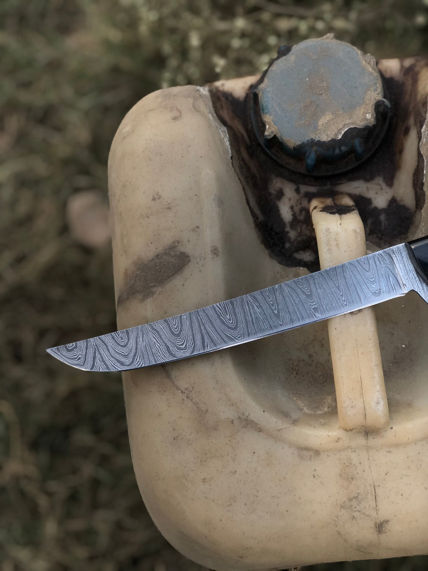 Damascus steel fillet knife