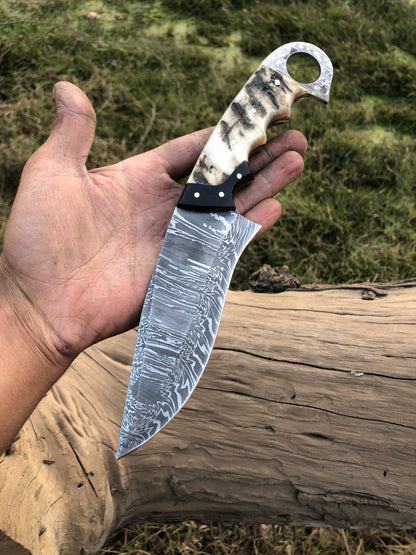 Custom handmade Damascus steel hunting knife