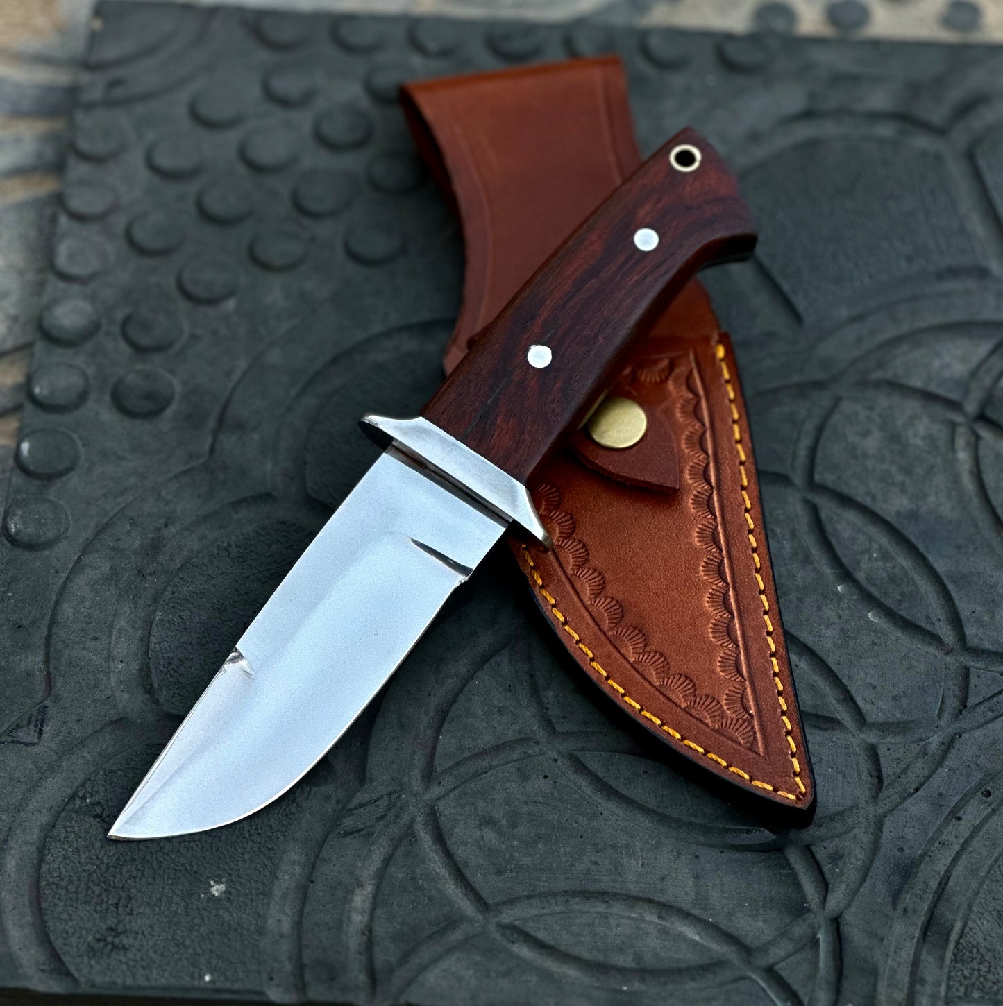 Custom handmade j2 steel hunting knife