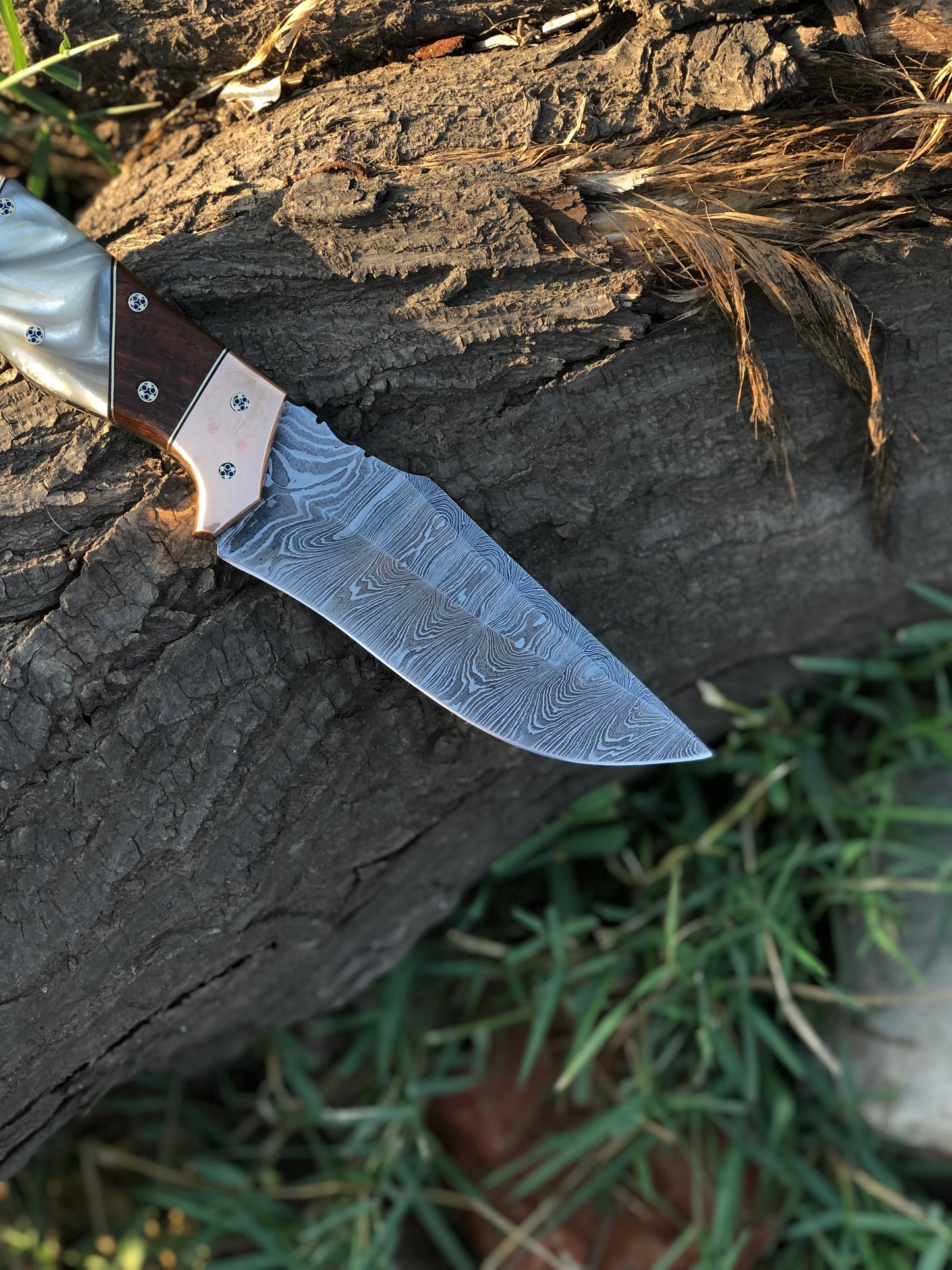 Custom handmade Damascus steel hunting knife