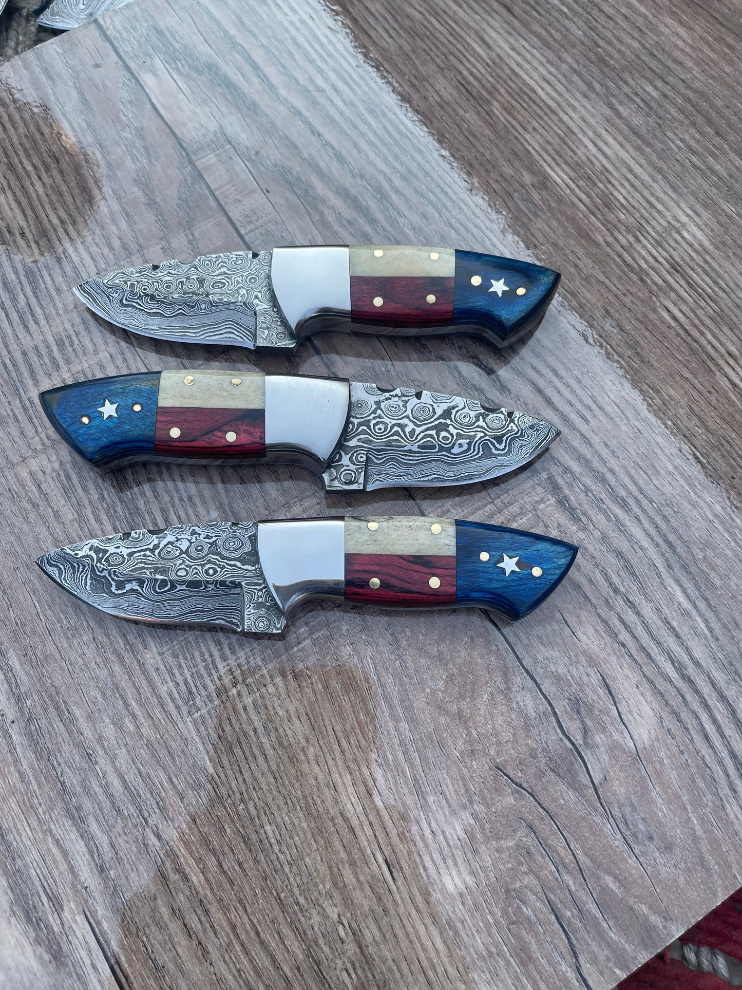 Hunting Skinning Knife – 5.5” Handmade Damascus Steel Blade with Texas Handle & Leather Sheath