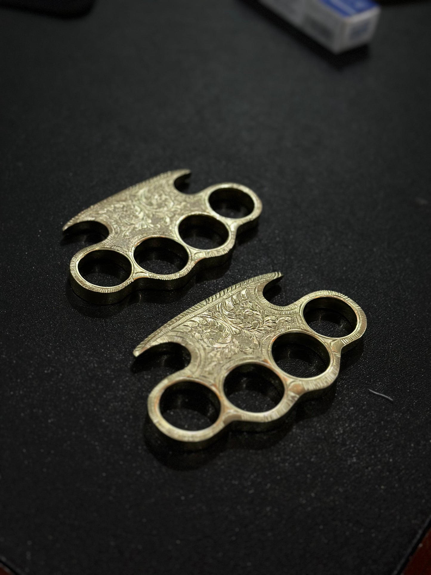  handmade brass engraved knuckle with belt loop leather case for self-defense