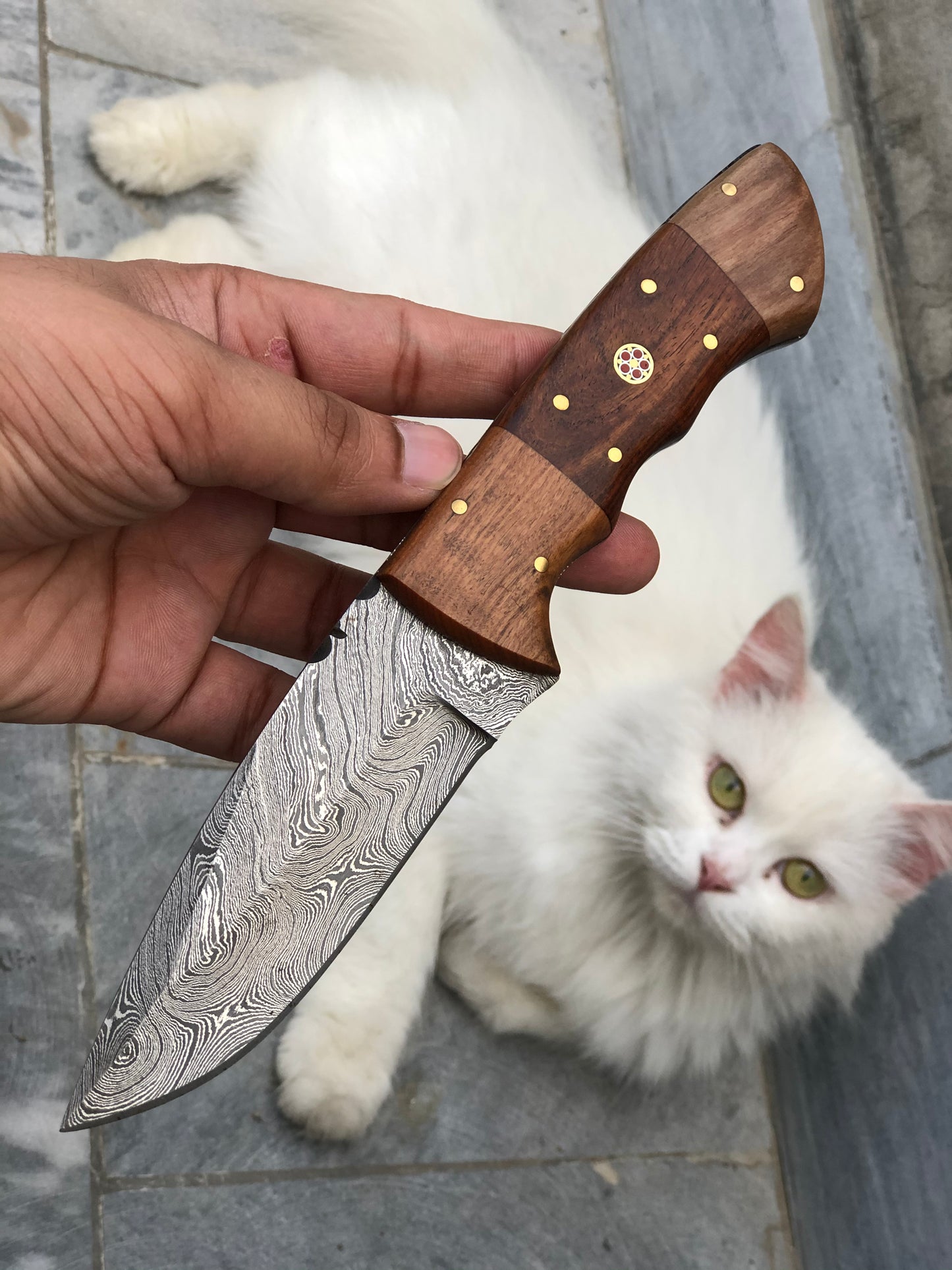 Custom handmade Damascus steel hunting knife