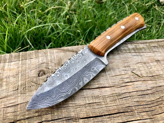 Full Tang Custom Handmade Damascus Steel Hunting Skinning Knife