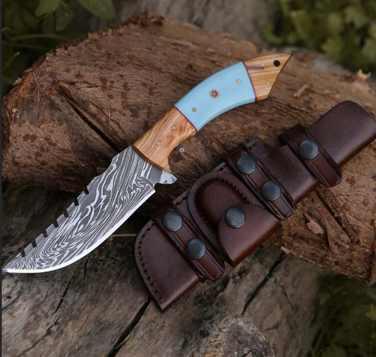 Custom handmade Damascus steel hunting knife