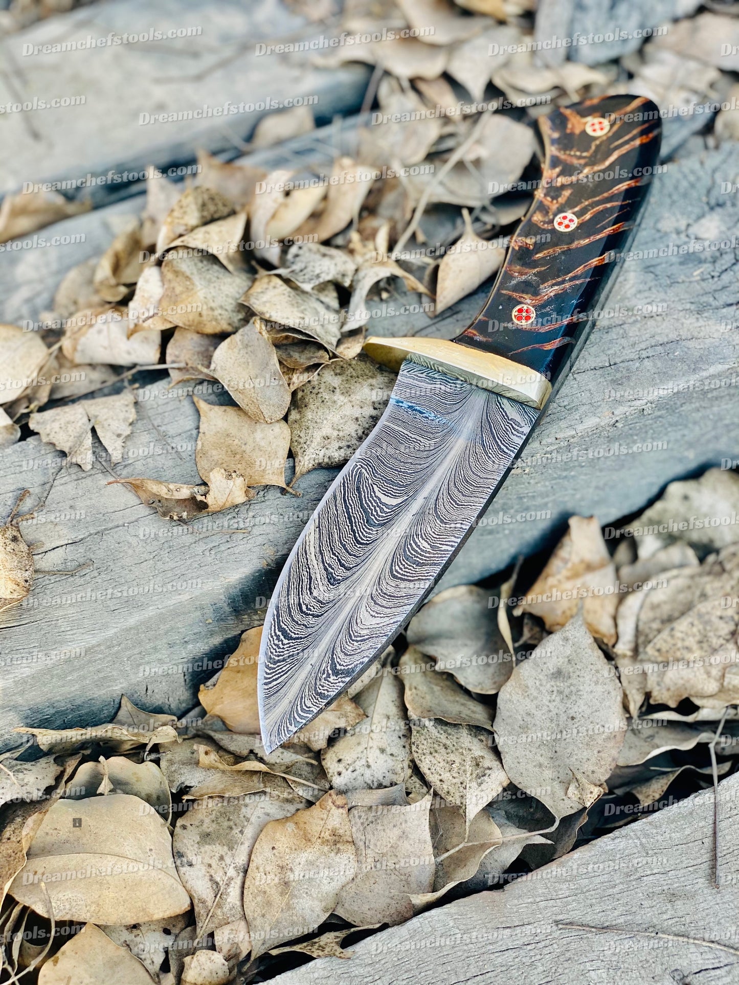 Custom handmade Damascus steel hunting knife