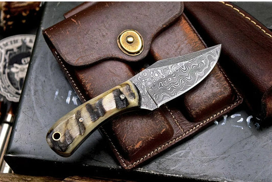 Custom handmade Damascus steel hunting knife