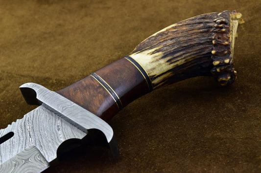 Custom Handmade Damascus Steel Hunting RAMBO Bowie Knife Wiht Stag Horn Handle.