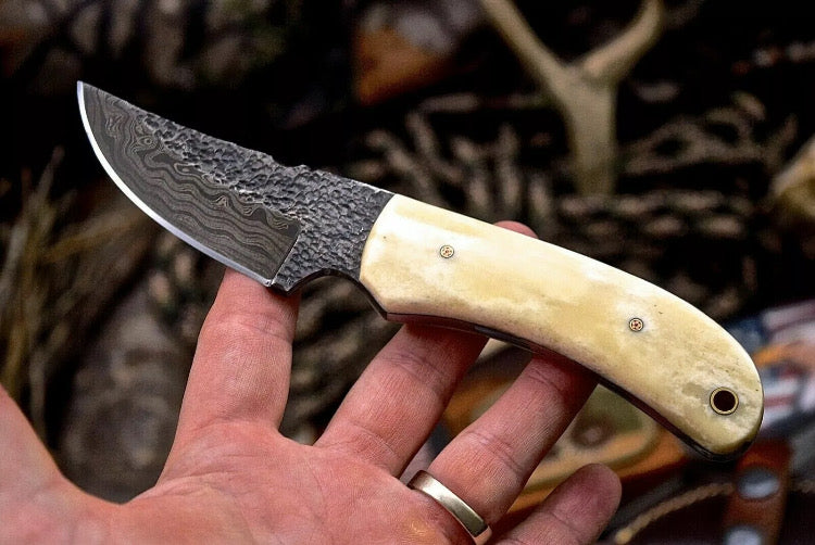 Custom handmade Damascus steel hunting knife