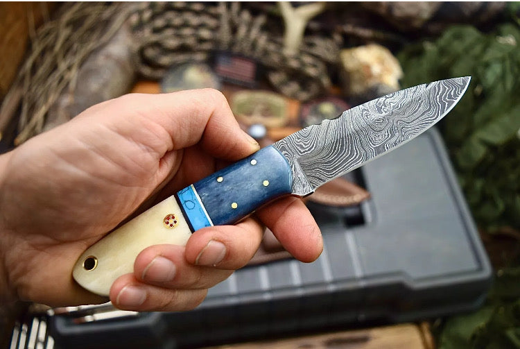 Custom handmade Damascus steel hunting knife