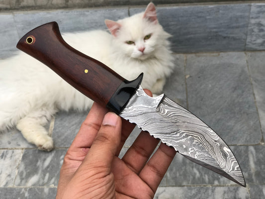 Custom handmade Damascus steel hunting knife