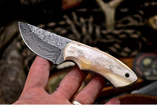 Custom handmade Damascus steel hunting knife