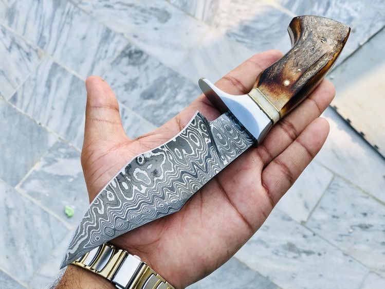 Custom handmade Damascus steel hunting knife